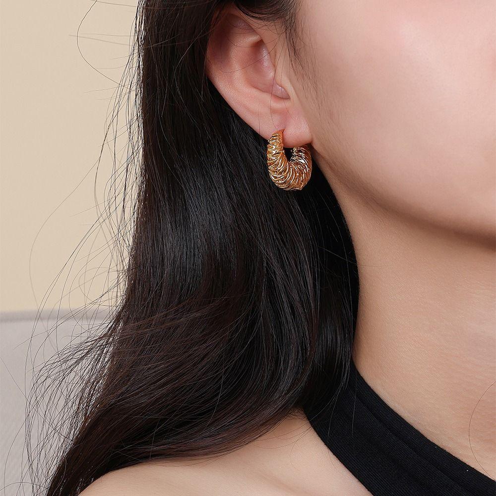 Retro Women's Dangle Earrings Light Luxury Hollow Ear Buckle Romantic Hoop Earrings  Party Jewelry