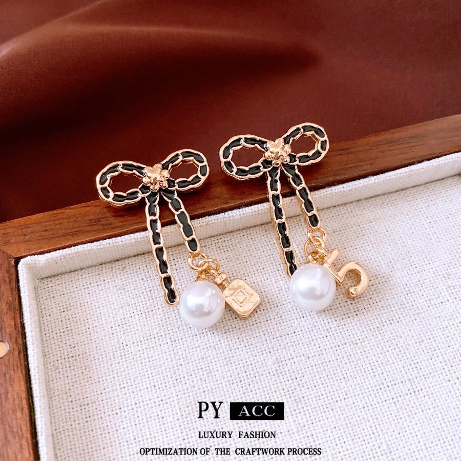 Silver Needle Bow Pearl Pleated Pendant Earrings French Small Fragrance Light Luxury Stud Earrings Versatile Temperament Earrings