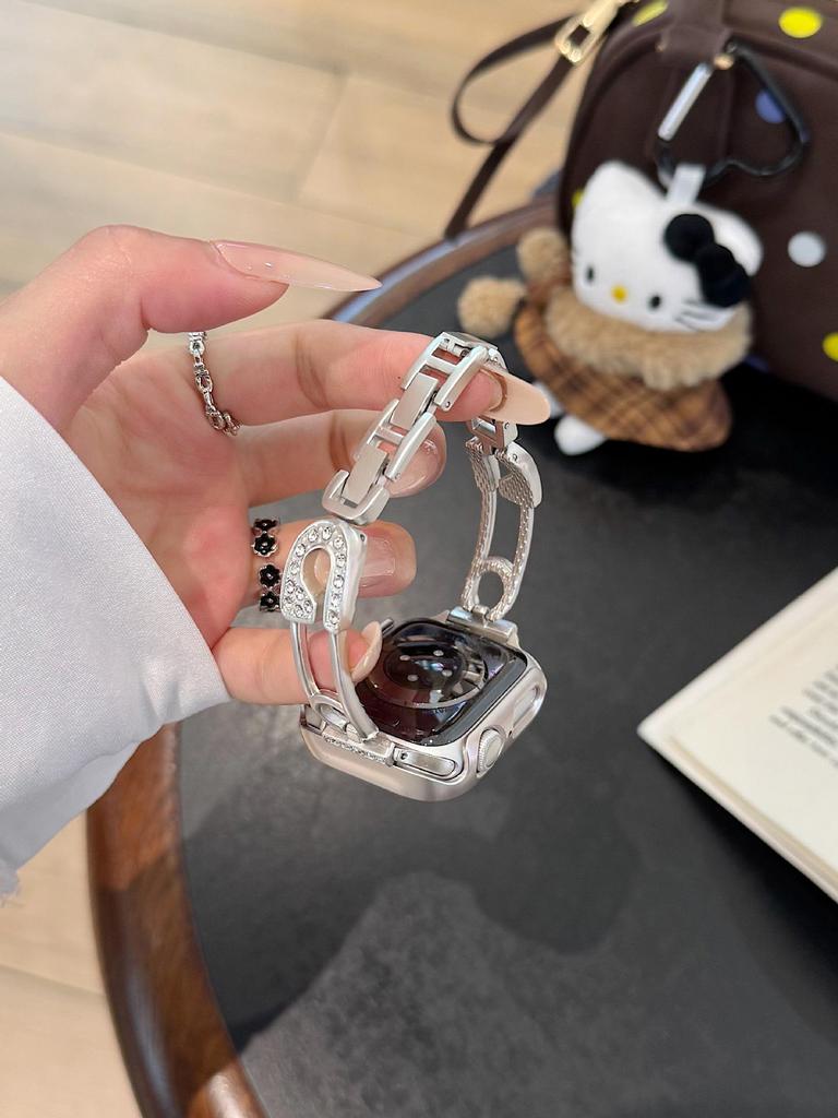 Compatible Strap for Huawei GT654, Fit4, Xiaomi 9Pro & Apple 11 - Hollow Inlaid Diamond Design