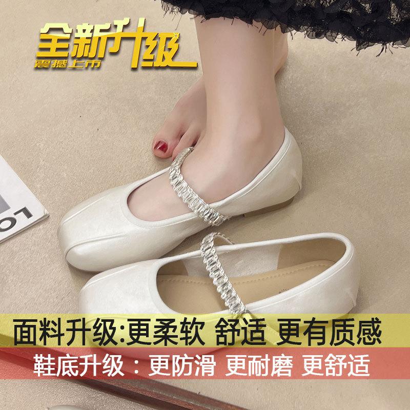 

With skirts, Mary Jane shoes, ballet evening shoes, women s 2025 new summer French giant good-looking flat silver shoes 35