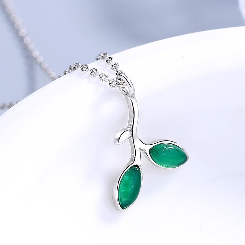 Colier cu frunze fragede din argint S925 de calcedonie în stil coreean Colier scurt, proaspăt, artistic, simplu, în stil coreean.