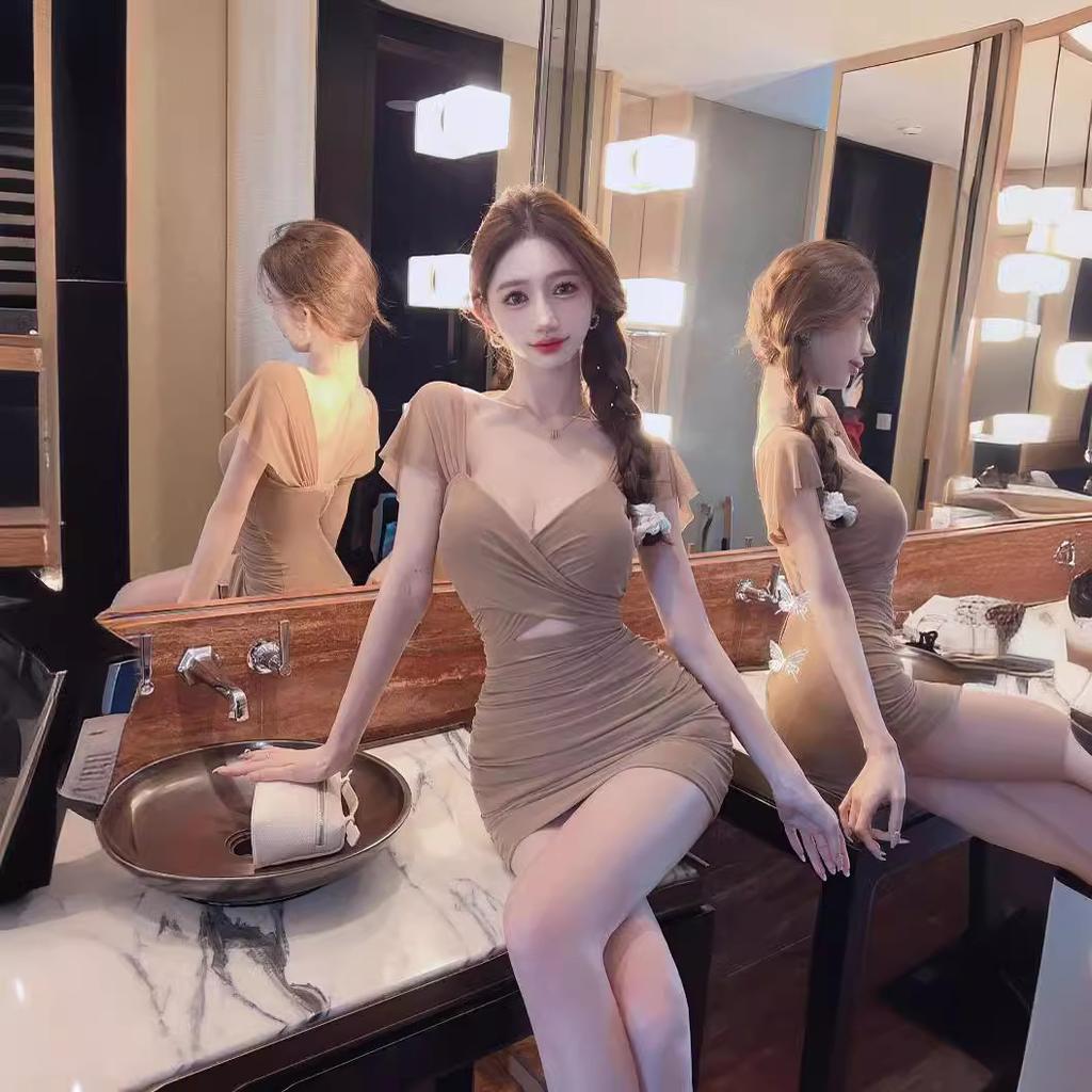 Pure desire hot girl sexy dress women's summer new tight low v-neck exposed collarbone pumping pleated hip-wrapped skirt