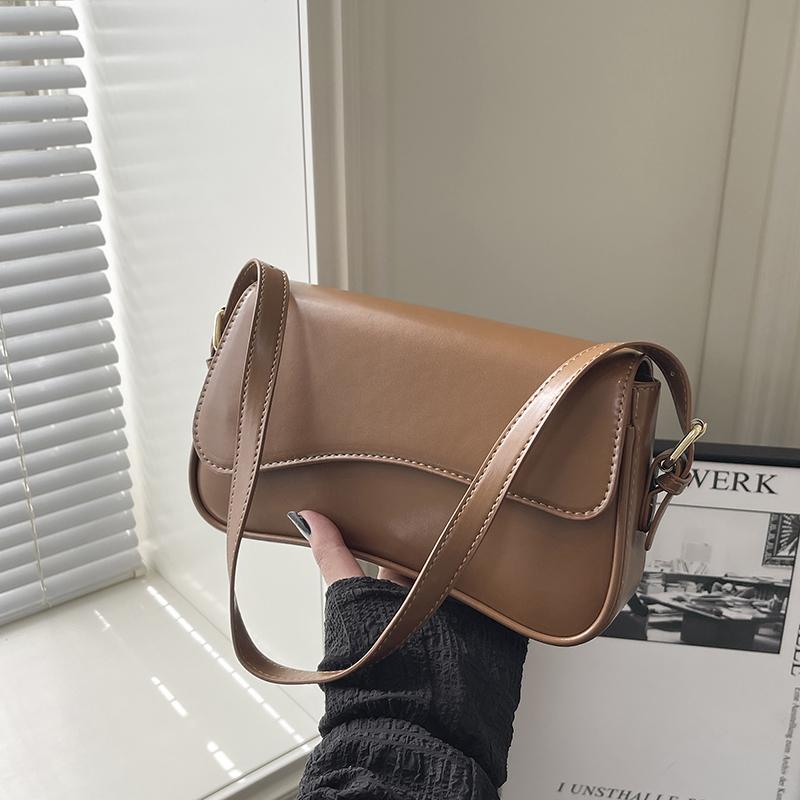 Kadınlar için Vintage Deri Çapraz Çantalar Tasarımcı Kadın Küçük Kapaklı Omuz Koltuk Altı Çantası Koltuk Altı Çantaları ve Cüzdanlar
