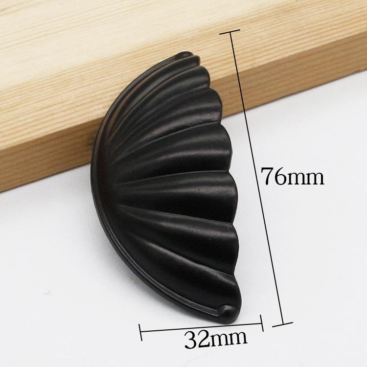 Retro Semicircular Shell Cabinet Handle with Patterned Alloy