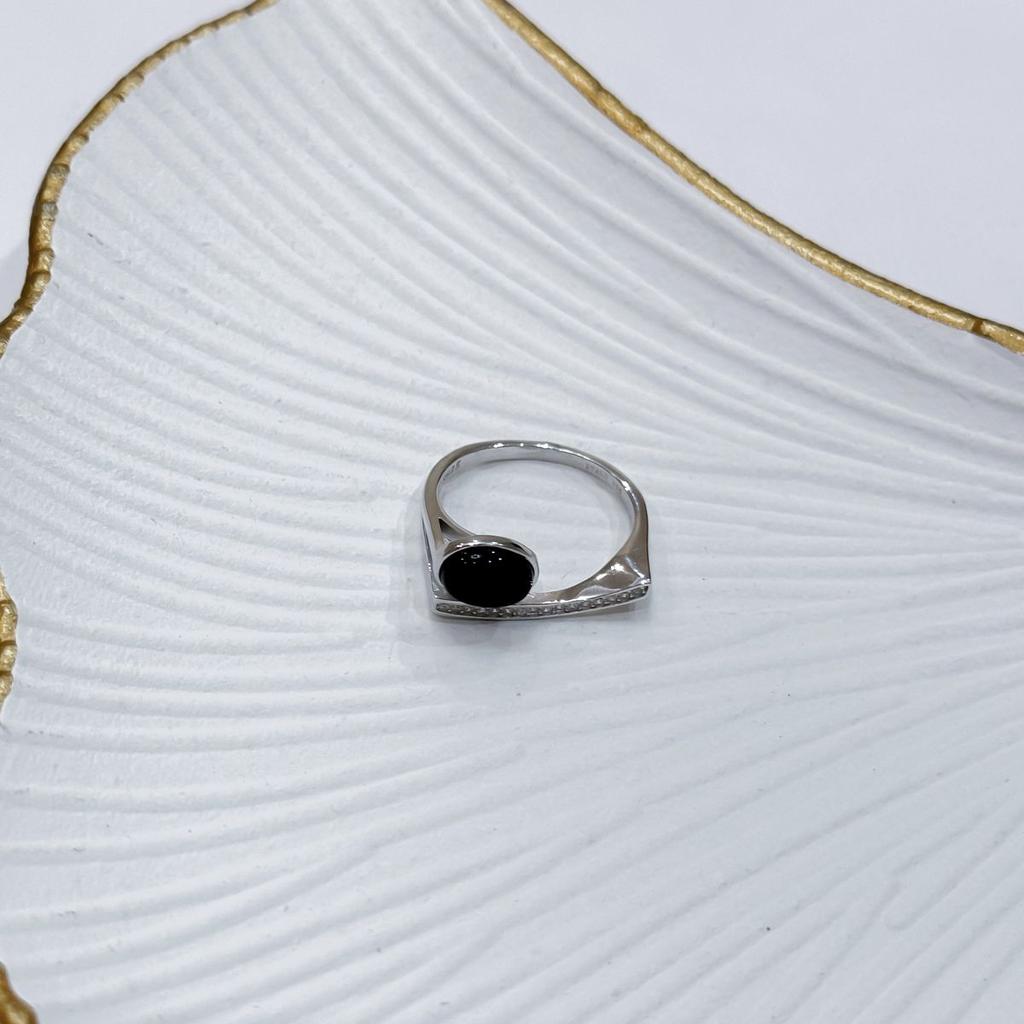 Silver Ring with Natural Onyx, Cubic Zirconia, Product Weight 2.84 G (60002094)