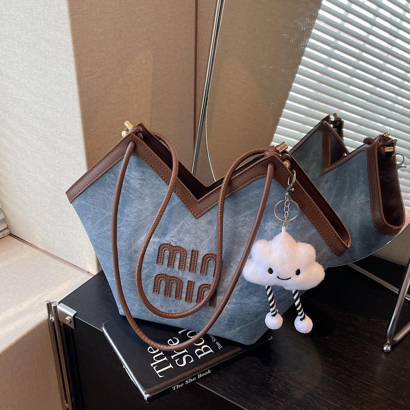 Niche Design Bag Women's Large-capacity New Versatile Shoulder Bag Leisure Student Class Tote Bag