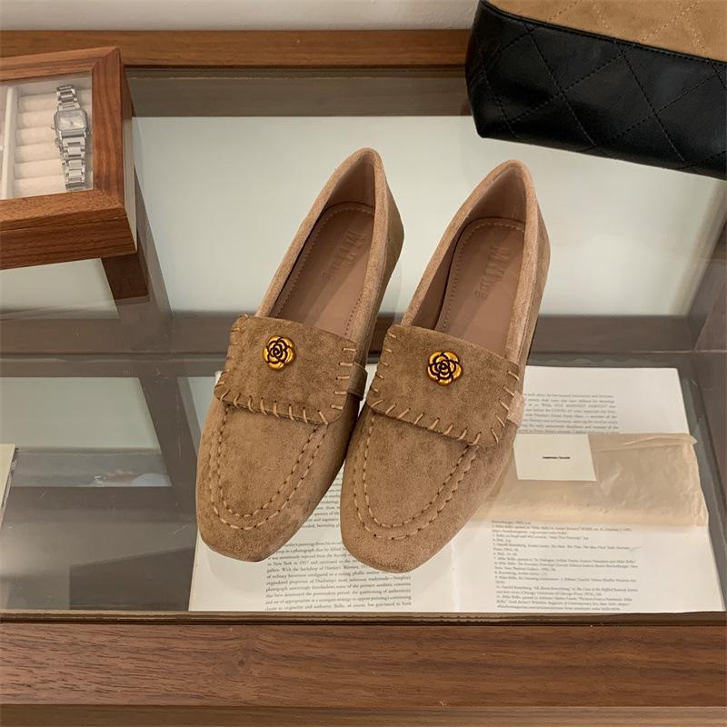 2025 Herbst neue Retro-Kamelie One-Pedal Loafer Damen Old Money Wind Weichsohlen Doudou Schuhe Flache Einzelne Schuhe