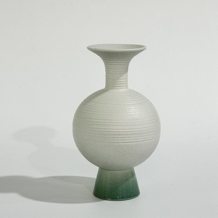 Ceramic Vase, Suitable for Home, Living Room, Dining Table, Farmhouse, Office Decoration, Bedroom, Table, and Kitchen Shelves