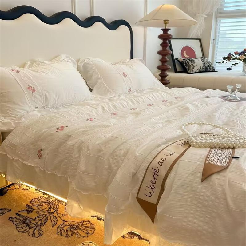Princess style soft seersucker four-piece bedding set for girls floral bedding lace quilt cover dormitory bed sheet three-piece