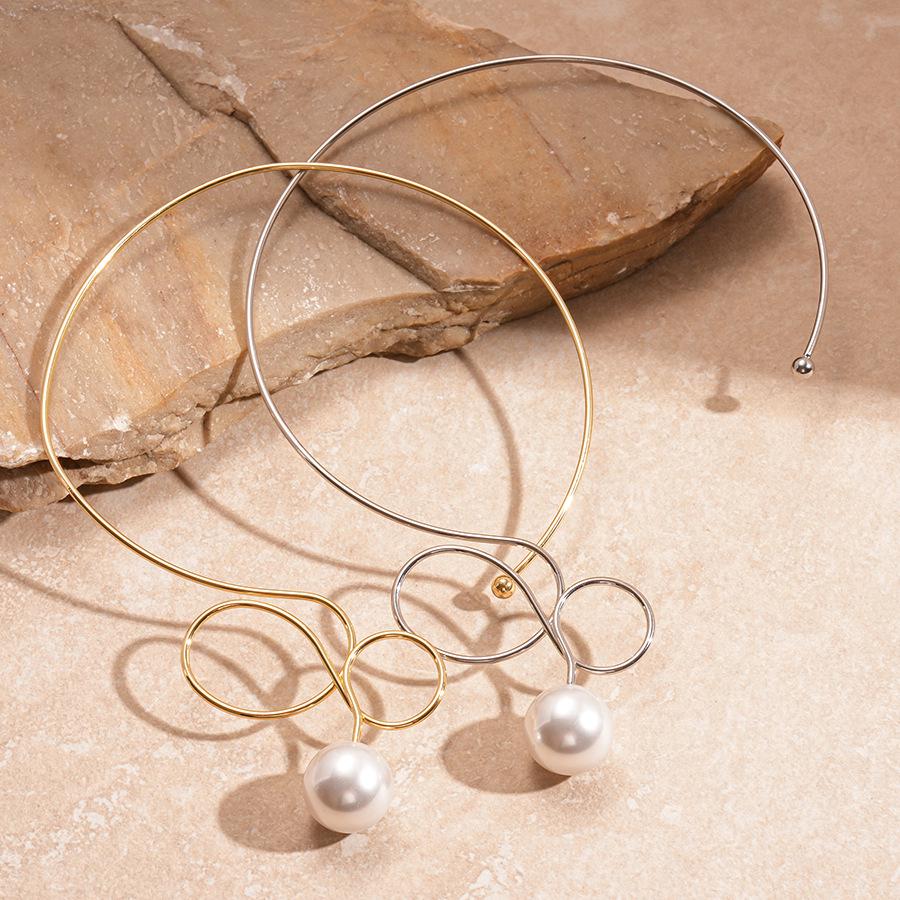 Europäische & Amerikanische Geometrische Faux-Perlen Metallisch Verdrehter Choker - Minimalistische High-End-Halskette für Frauen