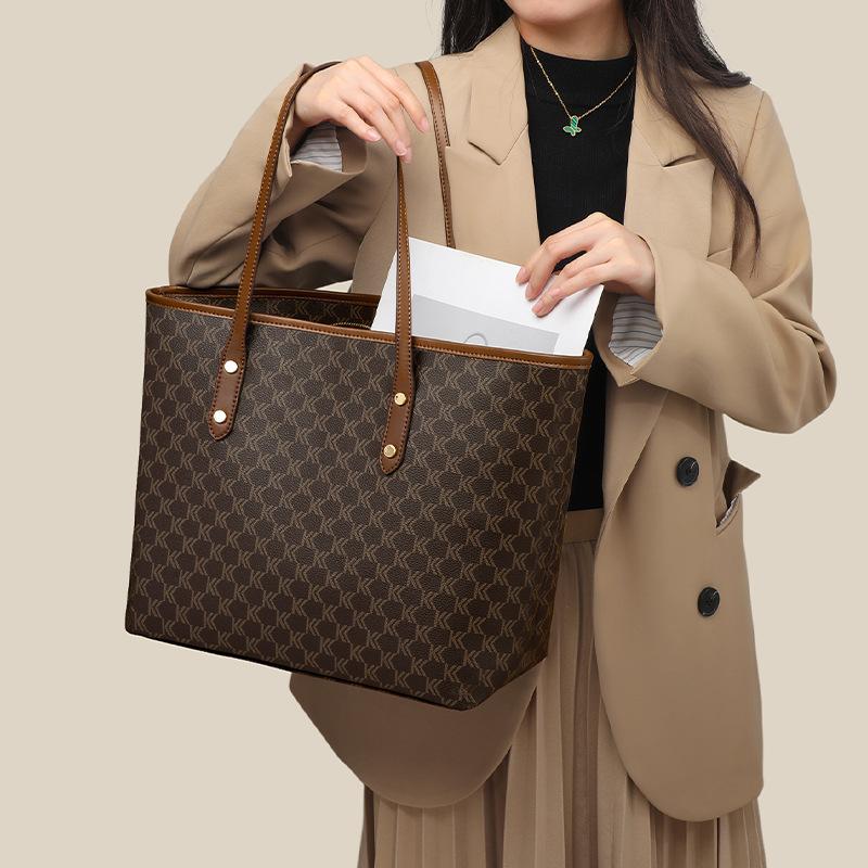 Tote Bag Versatile High Sense Large Capacity Shoulder Portable Women'S Bag Light Luxury Commuter Bag