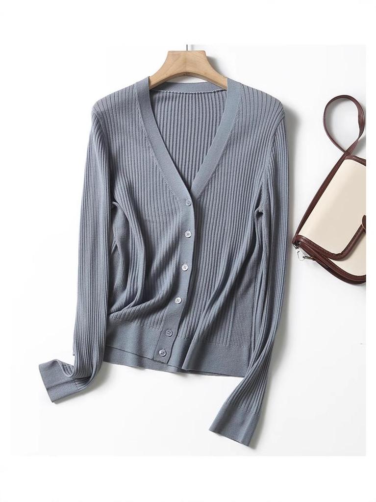 Machine washable seamless 100% wool V-neck women's base layer cardigan - elegant, slimming innerwear top BN675.