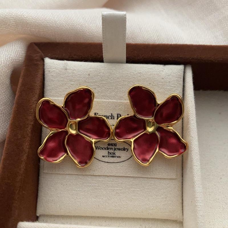 Romantic Five-Petal Flower Stud Earrings, Three-Dimensional Sense, Luxury, Artistic Temperament, High-Class Elegance, Romantic Retro Exquisite