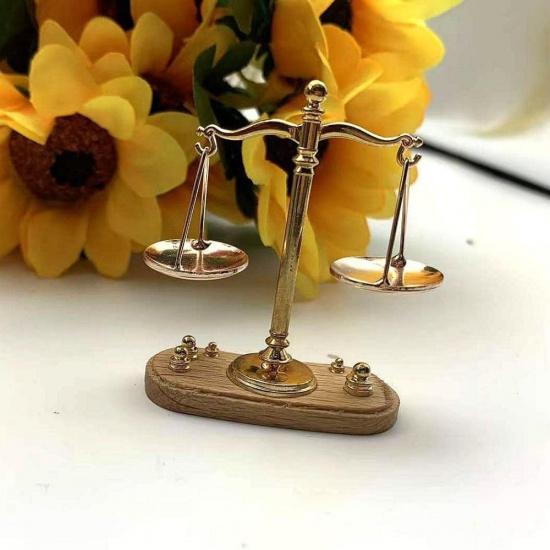 Leadigol Miniature Metal Vintage Balance Scale, 5.2x4.2x2cm Mini Balance Justice Law Scale Figurine, 1: 12 Scale Mini Simulation Justice Scale Model