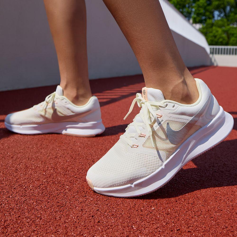Nike Run Swift 3 Running Shoes Women s 41