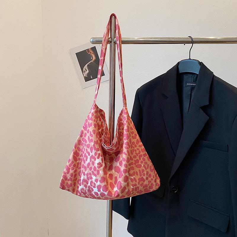 

Корейская версия модной универсальной простой повседневной сумки для покупок 2025 осень новая леопардовый принт большая вместимость плечевая сумка-тоут розовый