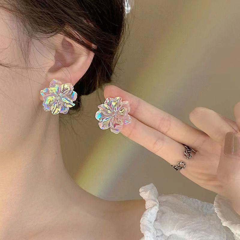 

Модные и универсальные серьги для женщин с характером One Size белый