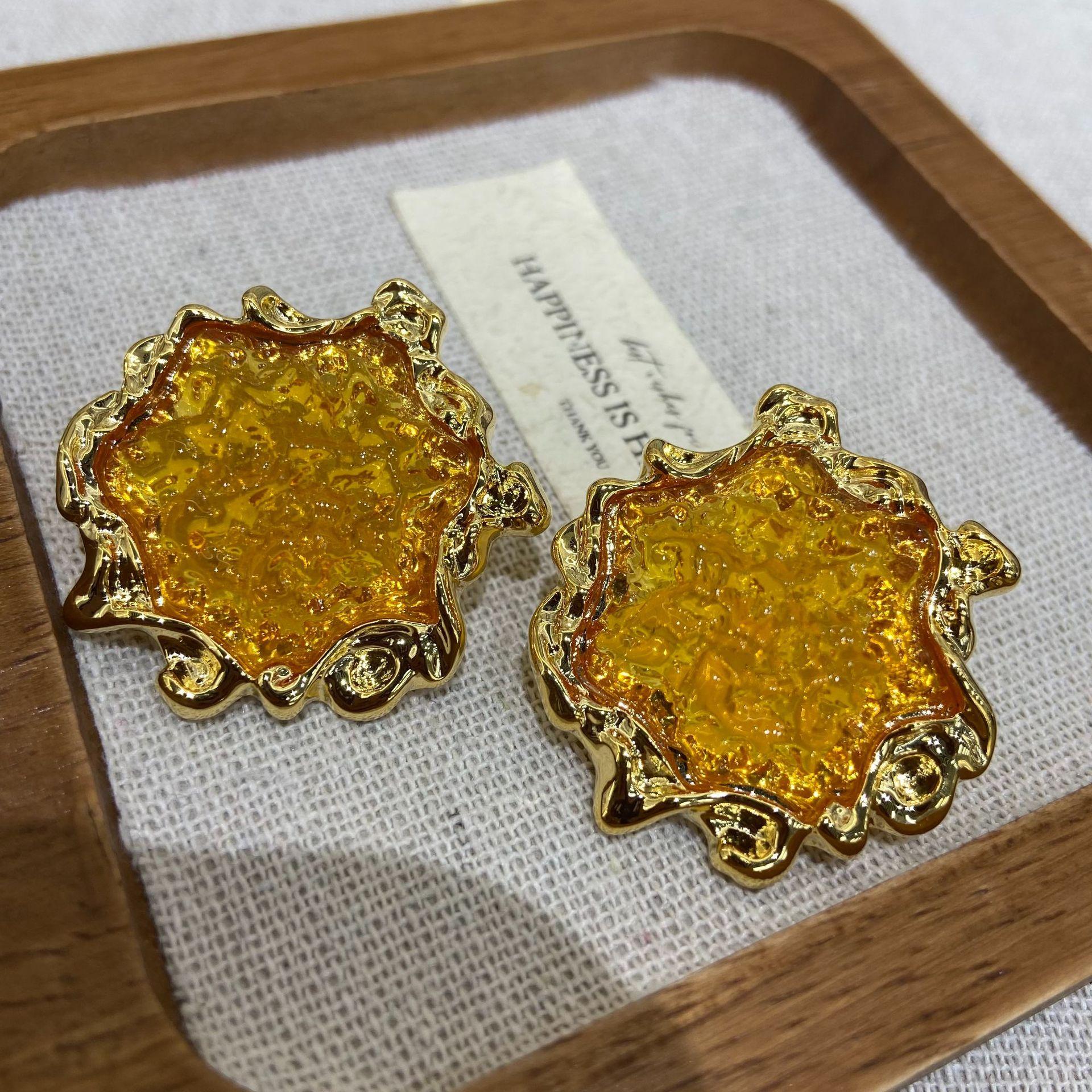 French Retro Geometric Irregular Metal Niche Design Versatile Earrings Light Luxury High Sense Cold Temperament Earrings