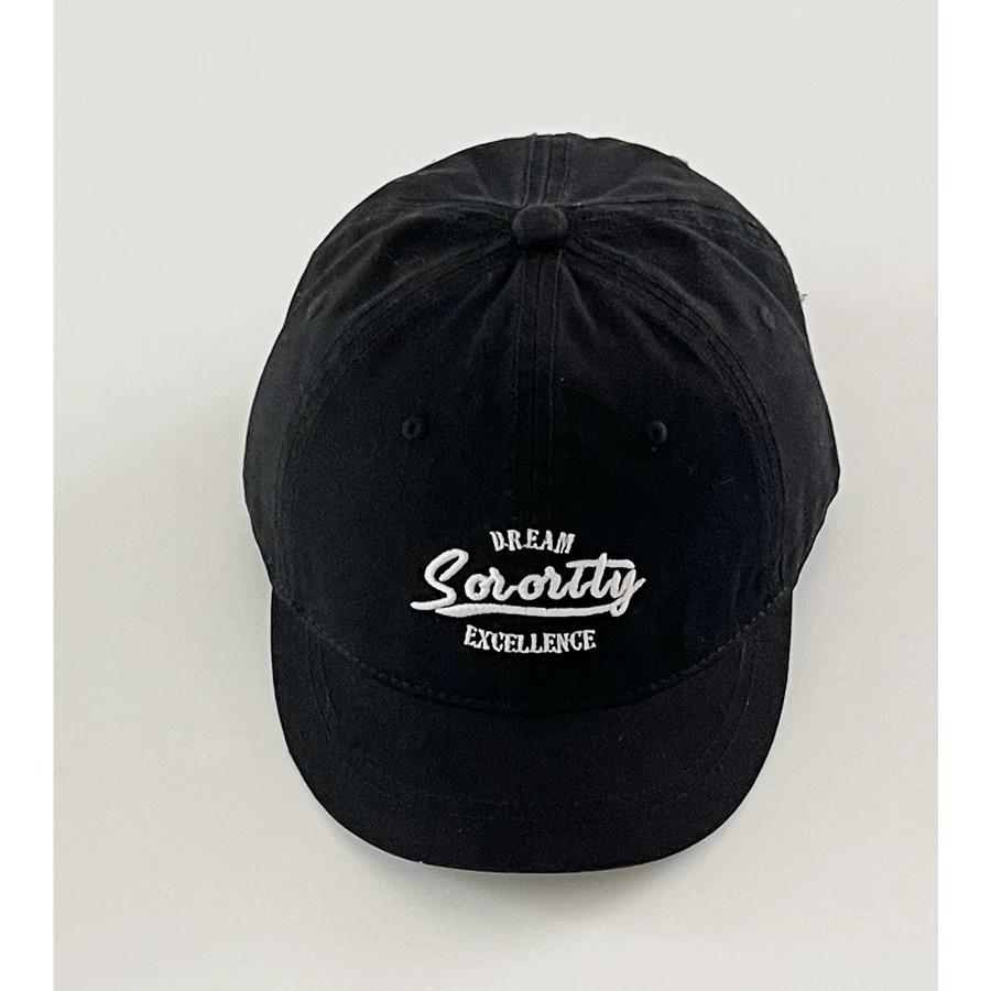 Kort bremmet myk topp brodert topphette kvinne liten langs amerikansk gate trendy merkepar solskjerming baseballcaps som viser lite ansikt