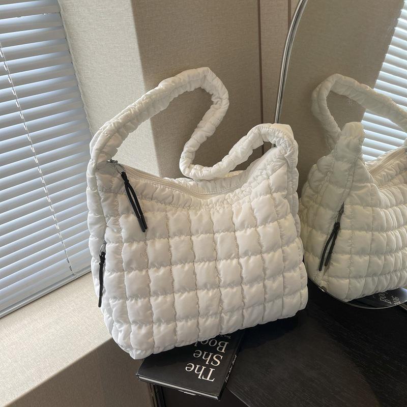 

2025 женская высококачественная плиссированная сумка-тоут с ромбовидным узором - большая вместимость, сумка-мессенджер через плечо на осень/зиму белый