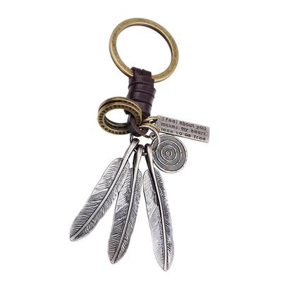 Ciondolo Vintage Portachiavi in Pelle Intrecciata a Mano per Uomo Portachiavi per Auto Donna Portachiavi con Nappa e Piuma Gioiello Regalo per Amici