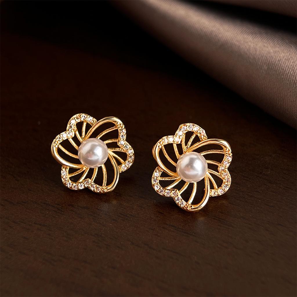 Copper-Plated Zircon & Pearl Flower Stud Earrings - French Luxury, High-End Niche Style