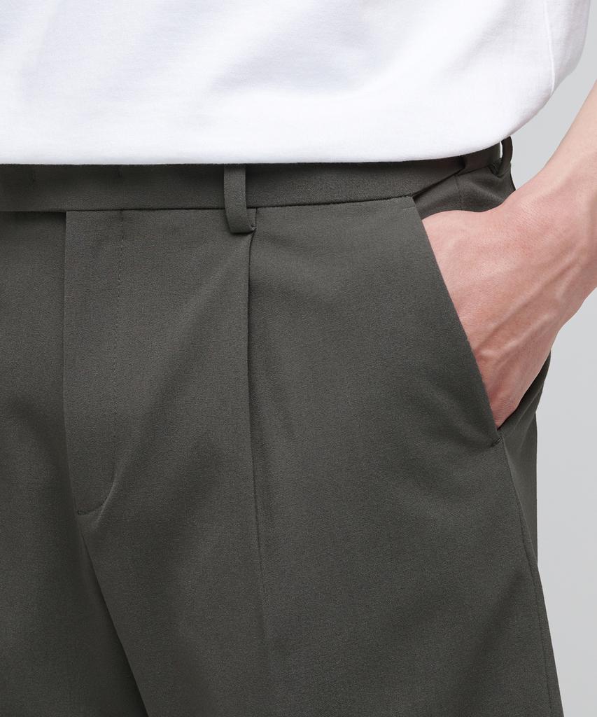 Musinsa Standard Lightweight Hidden Banding Half Slacks [Light Khaki]