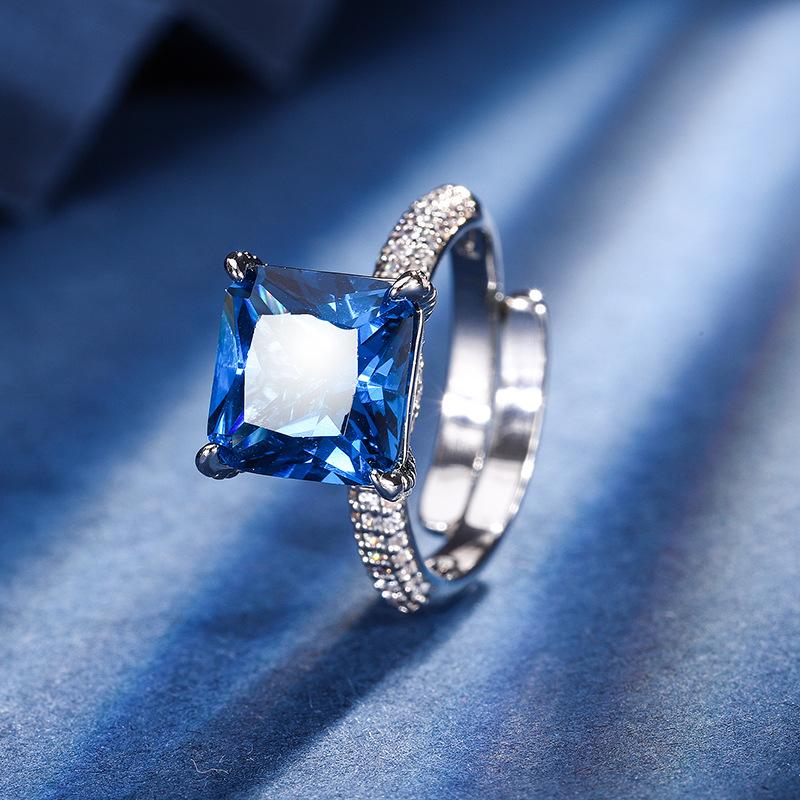 

Jewelry Copper Bottom Gold-Plated Simulation Corundum Princess Square Temperament Ring Women 10 * 10