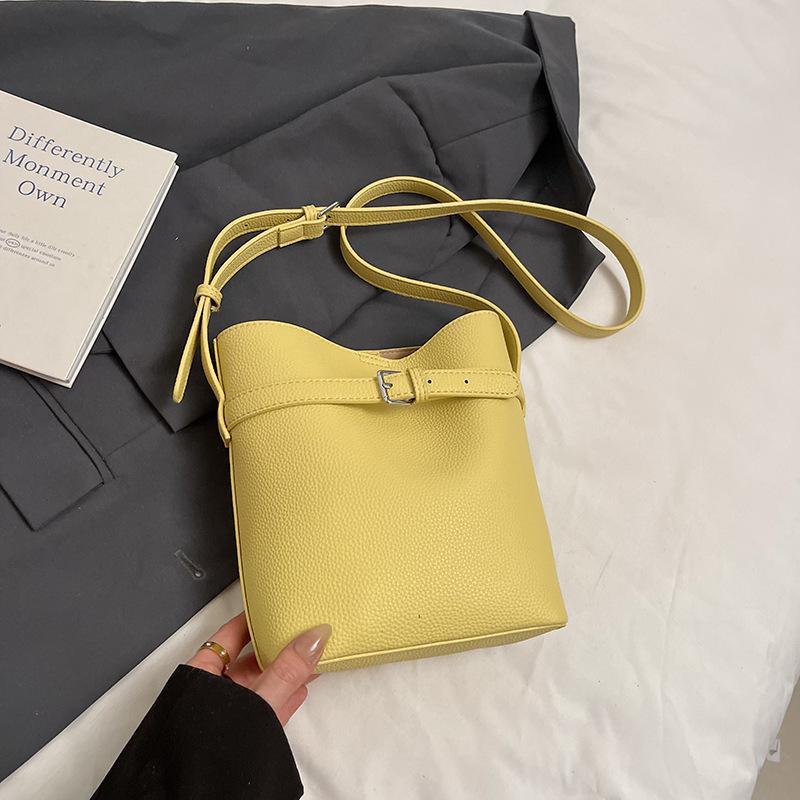 Large-capacity bags women's simple and versatile 2025 new casual shoulder armpit bags women's popular bucket bags this year