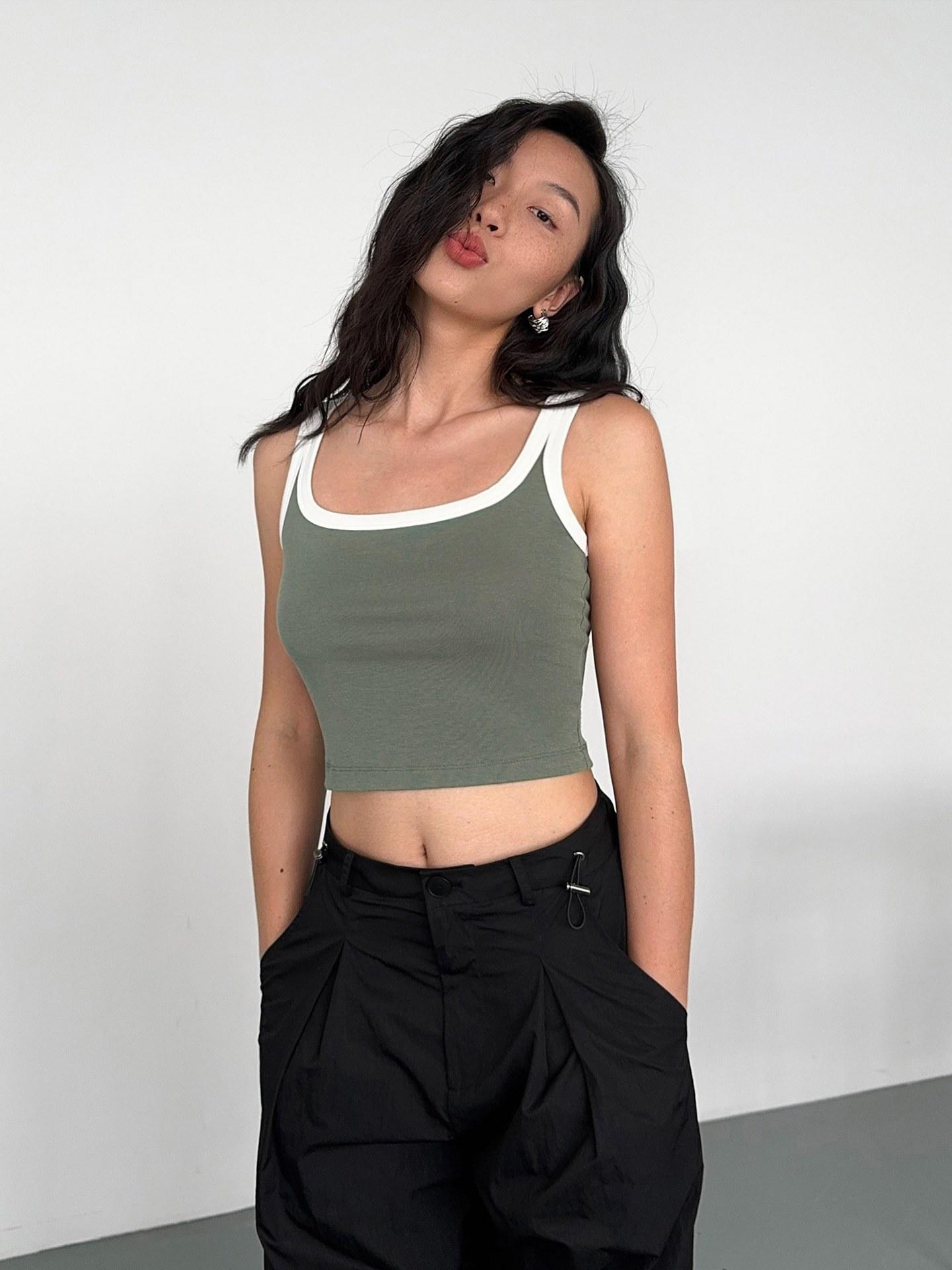 

NEVA HU Color Block Square Neck Spaghetti Strap Knit Vest - Slim Fit Sleeveless Top for Women (2026 Spring/Summer) S