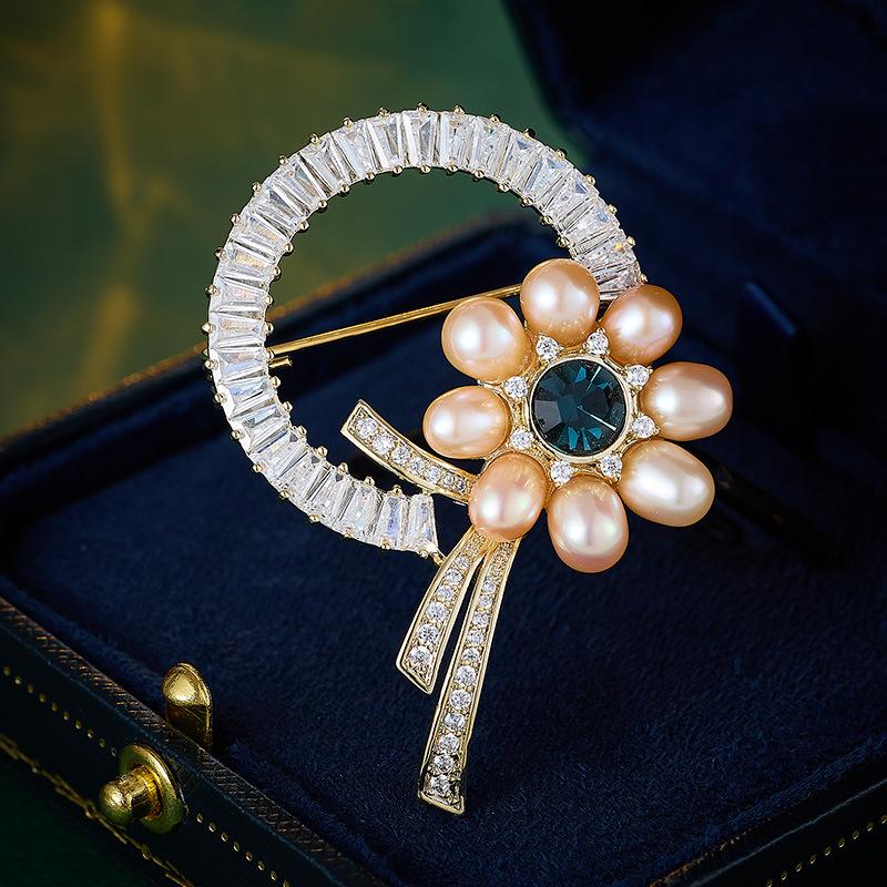 

Natural freshwater pearl brooch, high-end delicate floral garland brooch, light luxury and high-end jewelry, women s cardigan