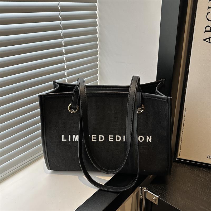 

Large capacity bag women s new versatile canvas bag college student class shoulder bag tote bag чорний