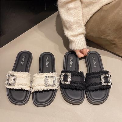 Französische flache Jahres-Strandsandalen Wort neu Internet-Berühmtheit Hausschuhe Frauen Sommer tragen Strasssteine kleiner Duft Mode