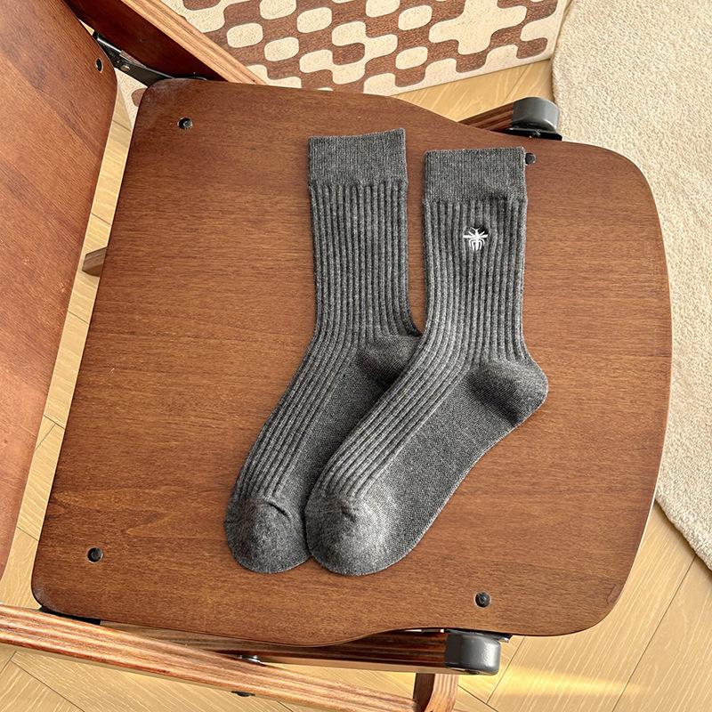 Women s Mid-Tube Cotton Socks: Autumn/Winter, Embroidered Bee, Ribbed, Trendy White Stripes. One Size темно-серого