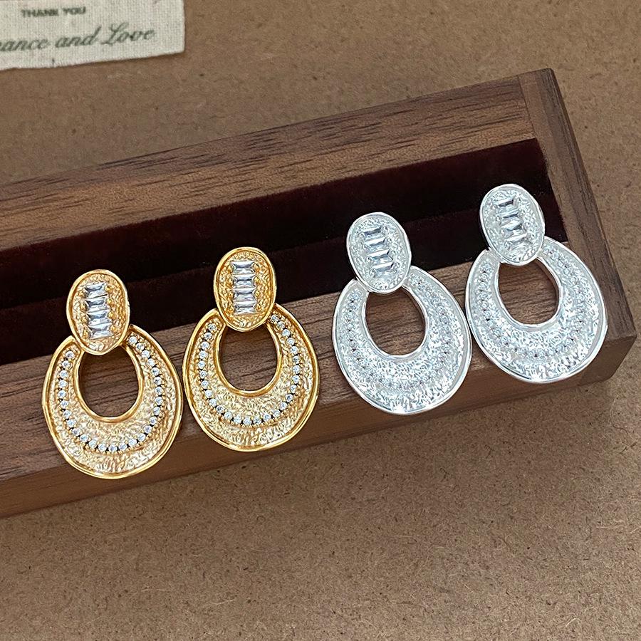 Silver Needle French Retro Zirconia Oval Stud Earrings: Luxurious & Fashionable Metal Style Jewelry for Women