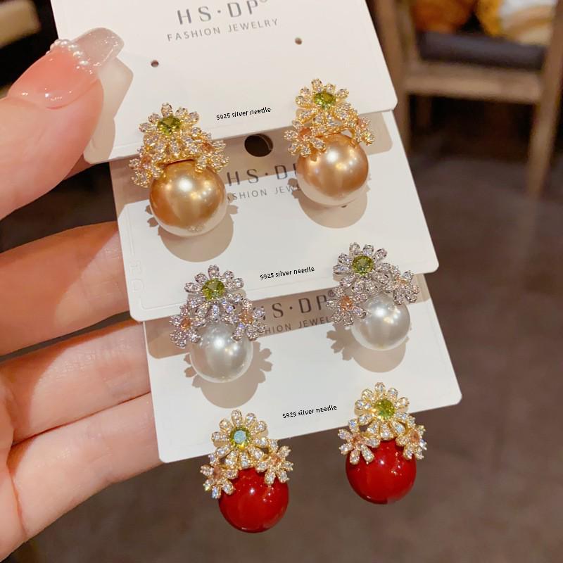 

Luxury Zircon Flower Pearl Earrings for Women - Exquisite, Versatile, and Super Flash Silver Studs.