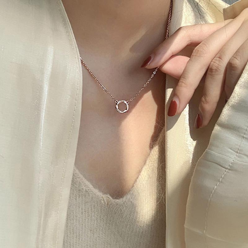 Halskette mit unregelmäßigem Diamantanhänger im koreanischen Stil für Damen