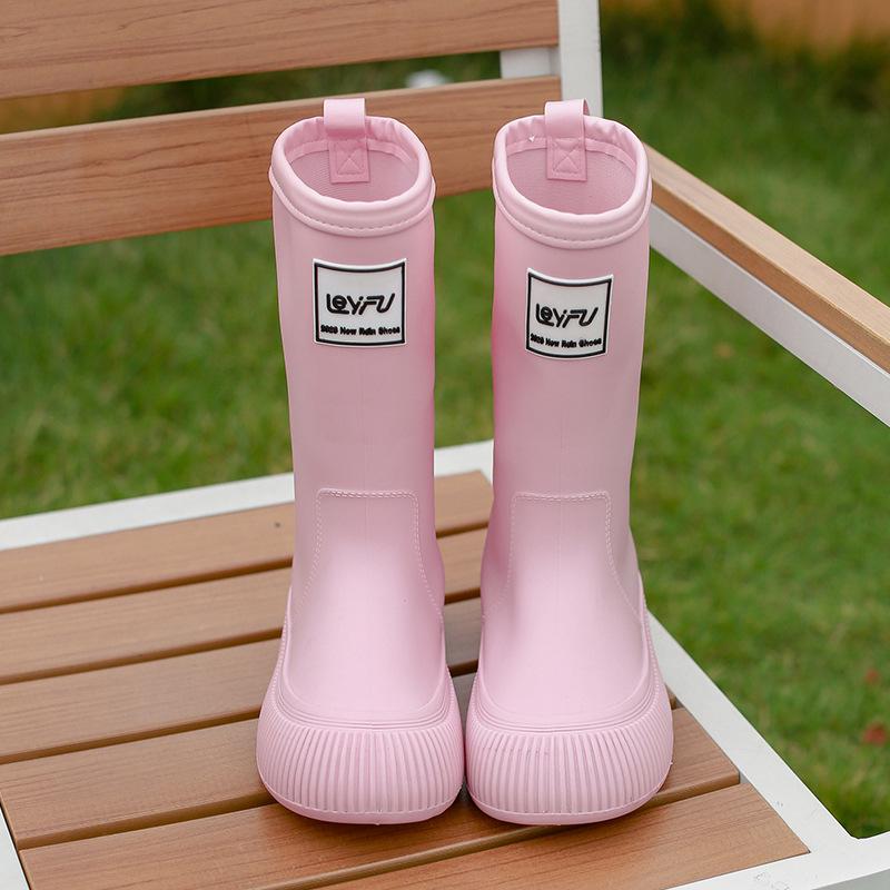 

Стильні жіночі нековзні черевики до середини ікри на товстій підошві для студентів 36/37