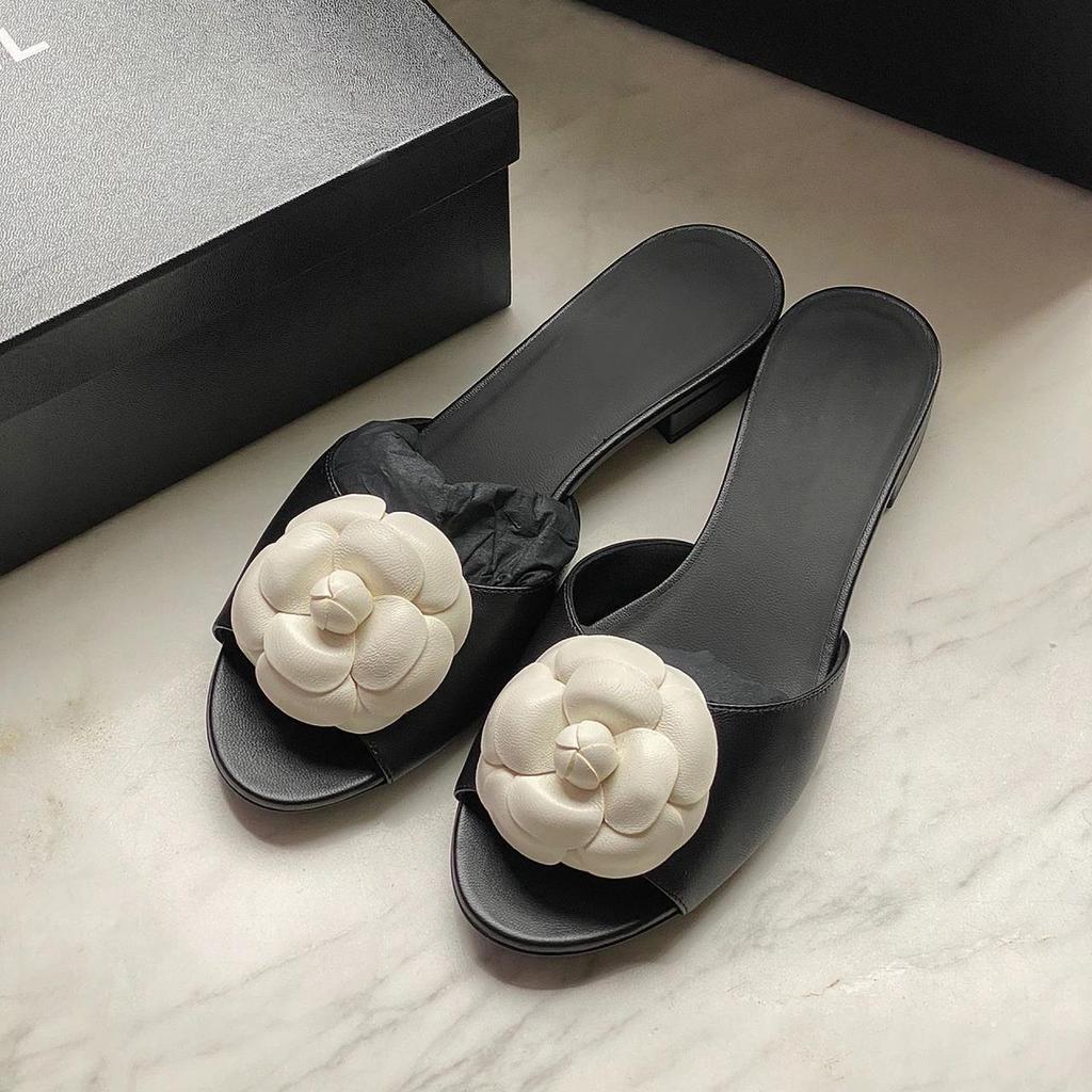 Läder små doftande vind kamelia tofflor kvinnor bär sommar nya fevind platt botten strand halv bricka sandaler