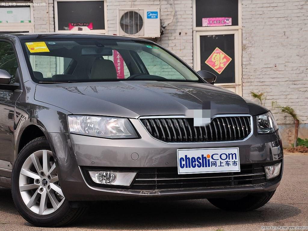 Compatible with Skoda Octavia 2015-16 Headlight Assembly