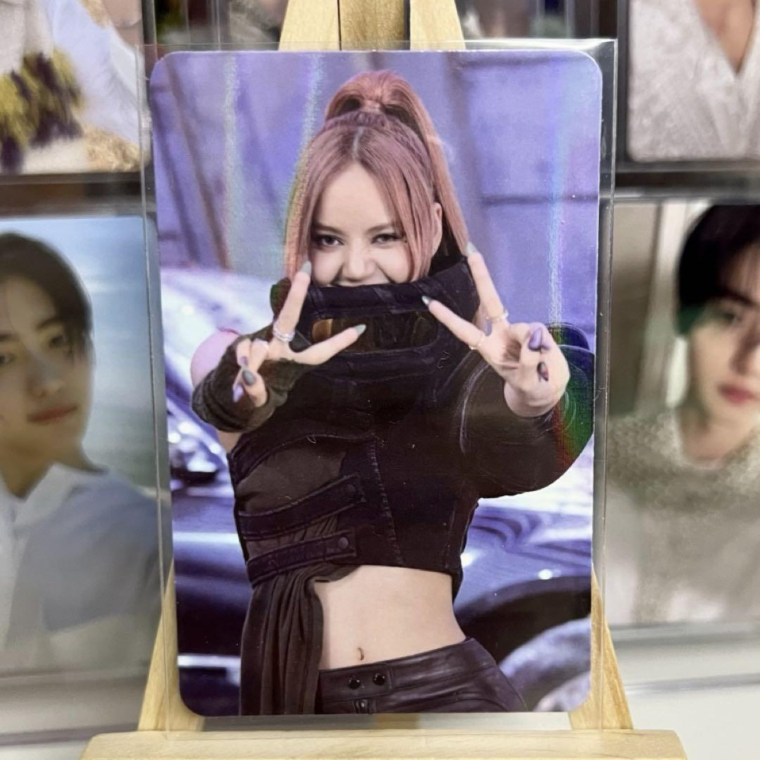 

[USED] BLACKPINK Lisa Waltz Live Seoul Concert Venue Exclusive Trading Card B