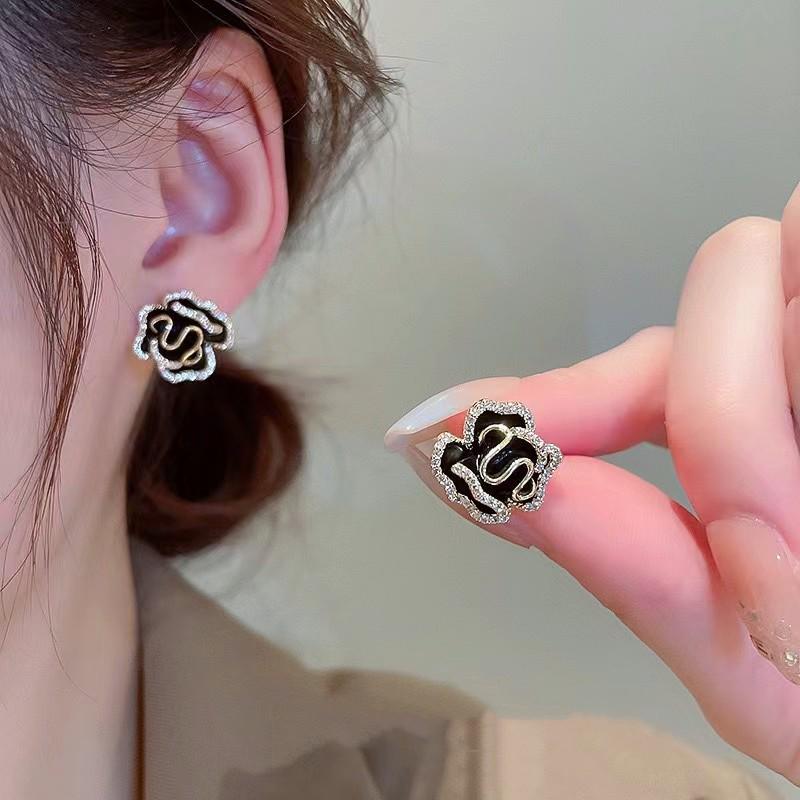 Camellia Retro Classic Women's Earrings - Elegant, High-End Studs & Dangles with Japanese-Korean Versatile Style.