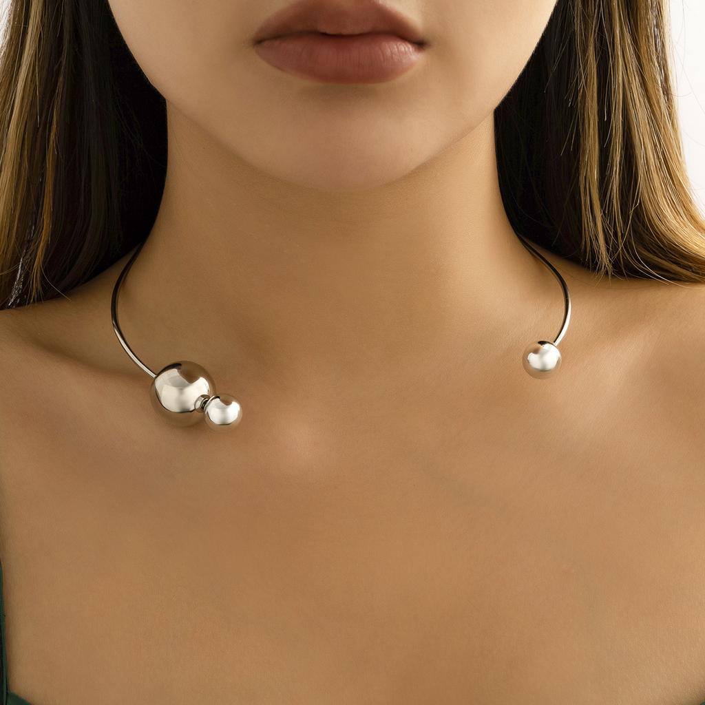 Personalisierter Metallring-Halsreif, Einfache asymmetrische Imitationsperlen-Kugel-Halskette für Damen