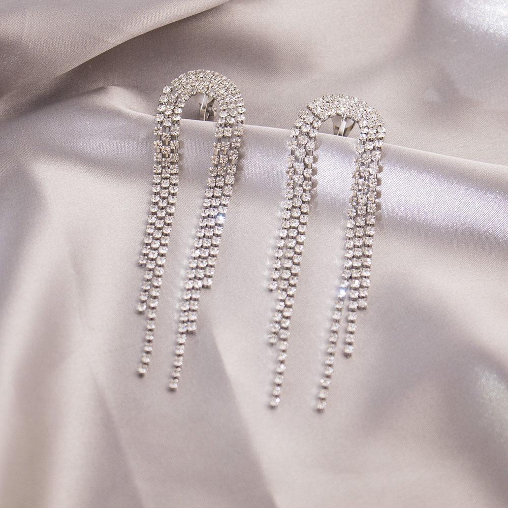 Elegant Clip-On Triangle Earrings for Non-Pierced Ears - Versatile, Light Luxury for Everyday Wear.