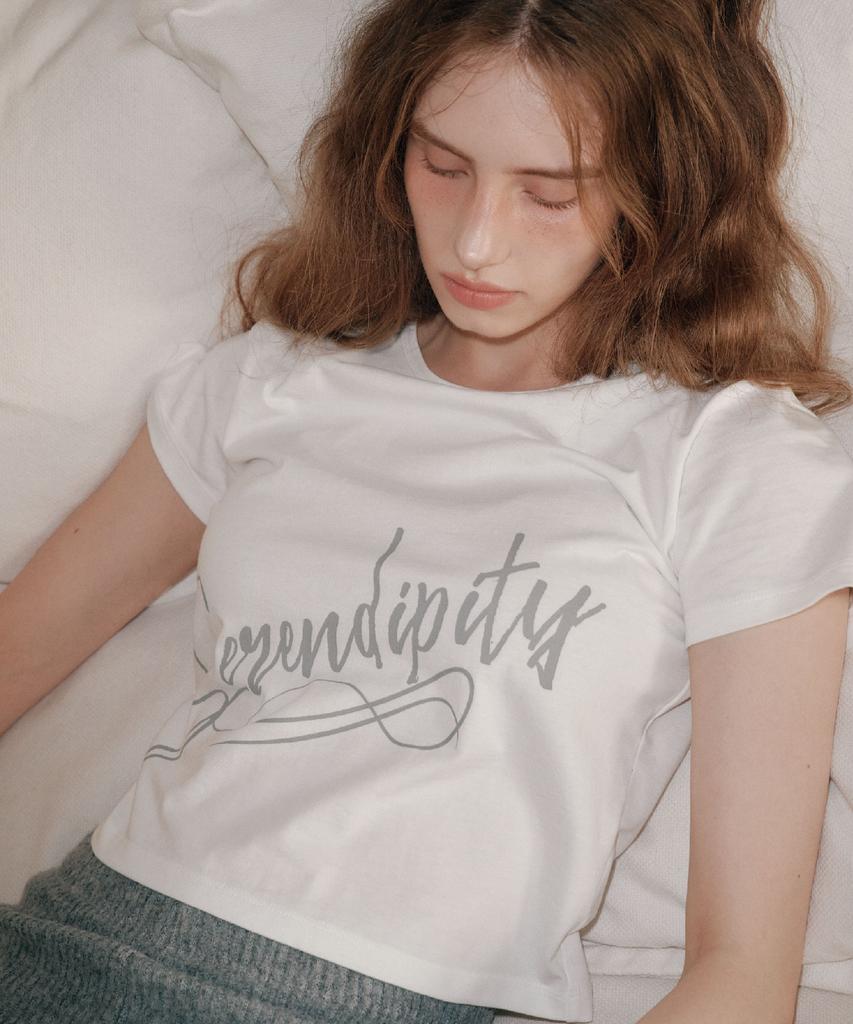 AEGO FREEDOM LAB Serendipity Crop T-Shirt_White