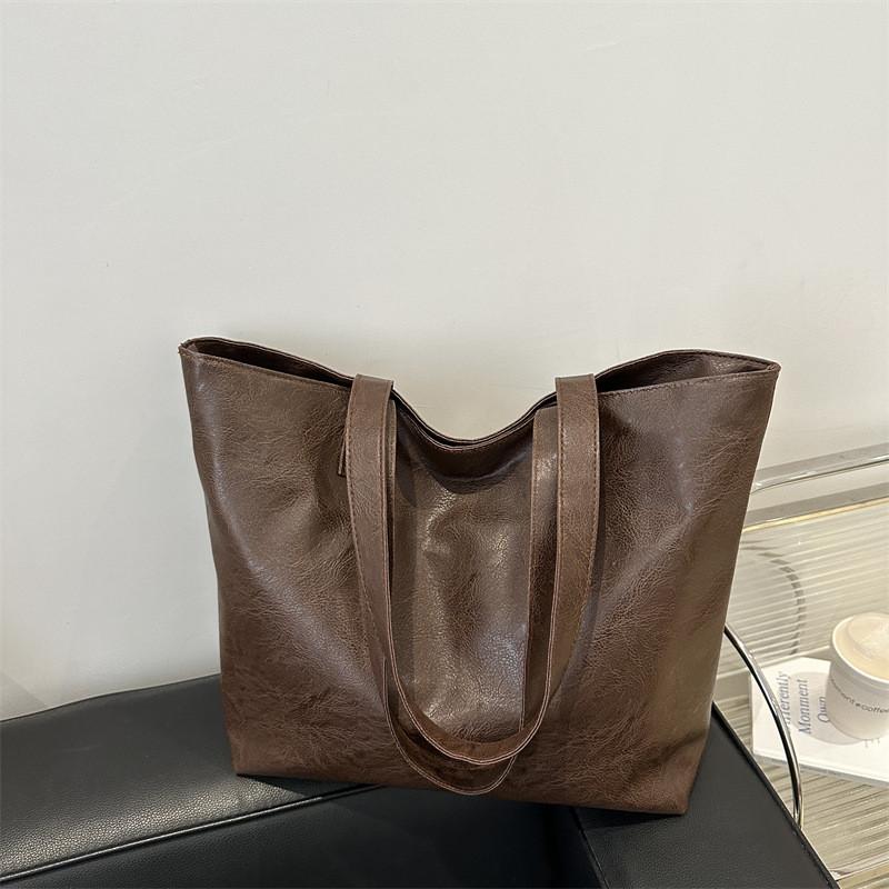 Stylish Retro Single Shoulder Commuter Tote Bag Large Capacity Chic Women Handbag
