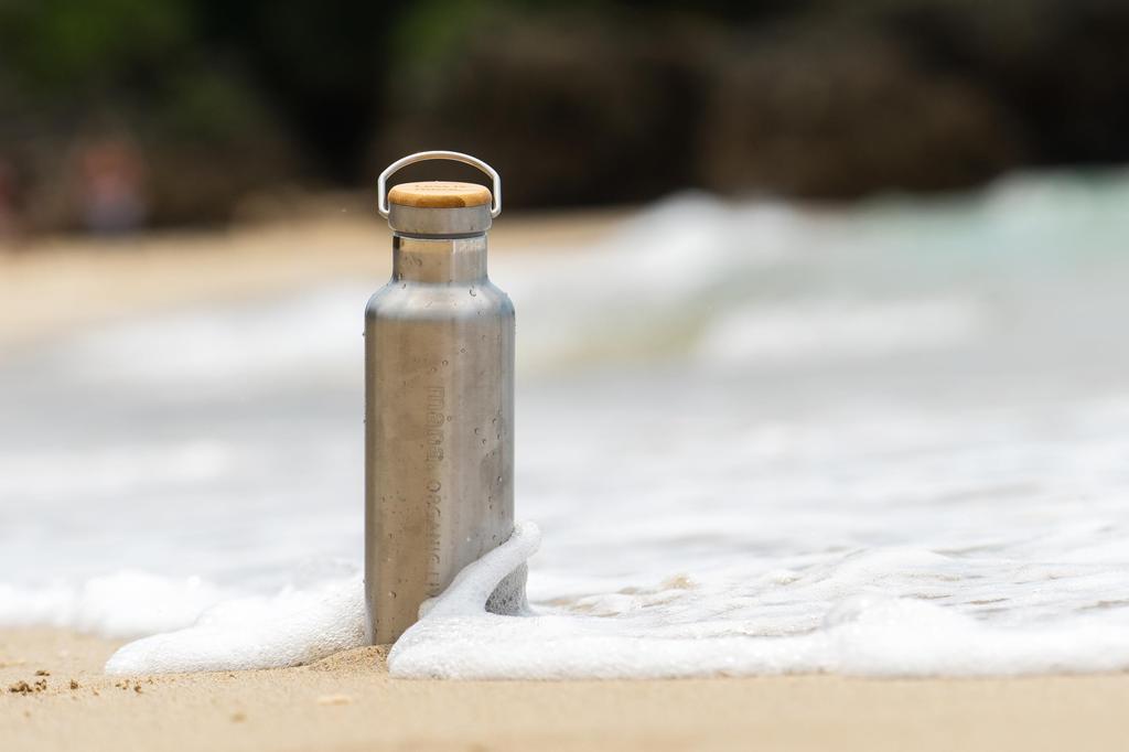 [mana.] ORGANIC LIVING Stainless Steel Long Bottle, 500ml, Double-walled Vacuum Structure, Keeps Drinks Warm for Long Hours