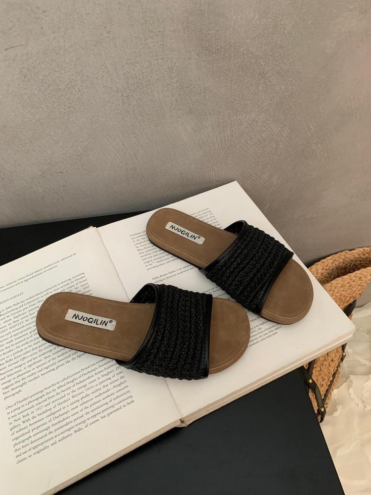 One-word Slippers 2025 New Summer Flat Shoes Korean Version Sandals Fashion Versatile Vacation Style Wear Women's Cool Slippers