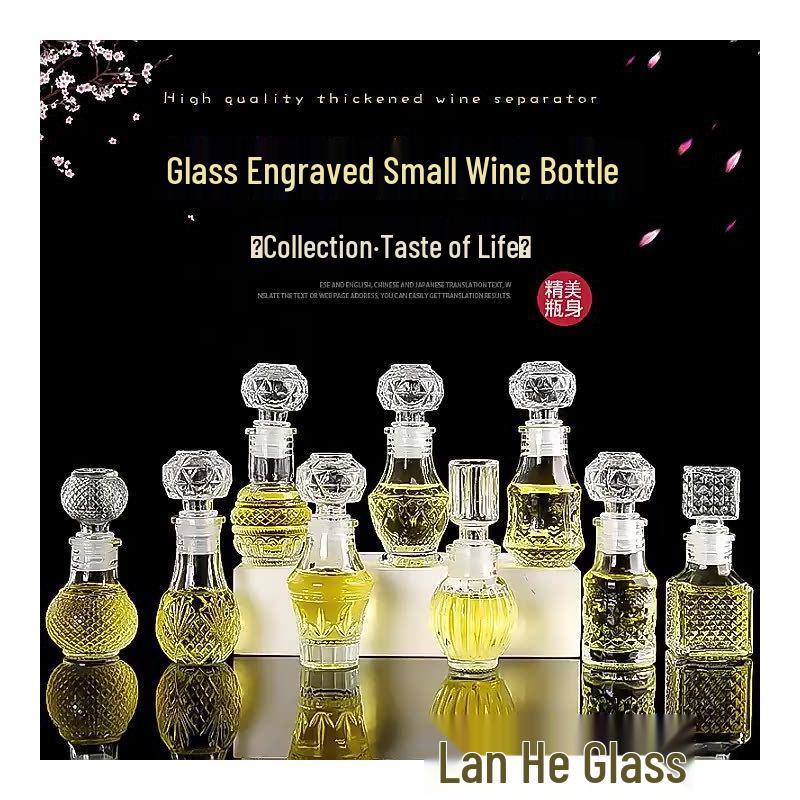 European Style Transparent Glass Carved Small Wine and Liquor Bottle/Vase