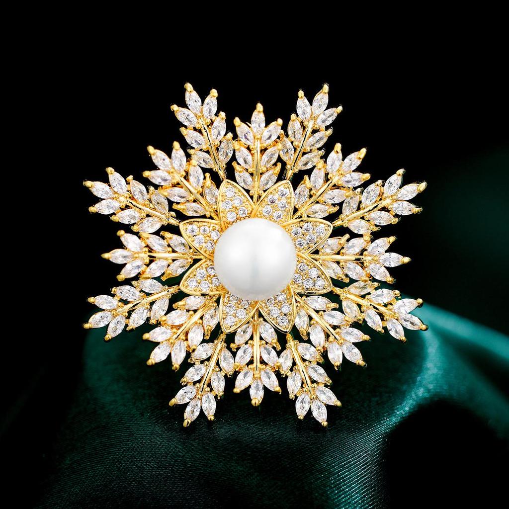Luxurious South Korean Snowflake Brooch with Zircon Inlaid Diamonds – Elegant Corsage Pin for Suits and Coats.